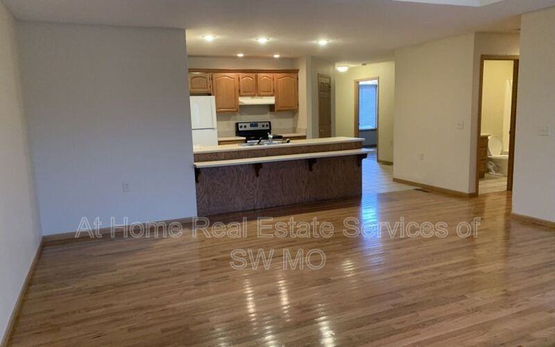 4265 - Photo 5 of 14