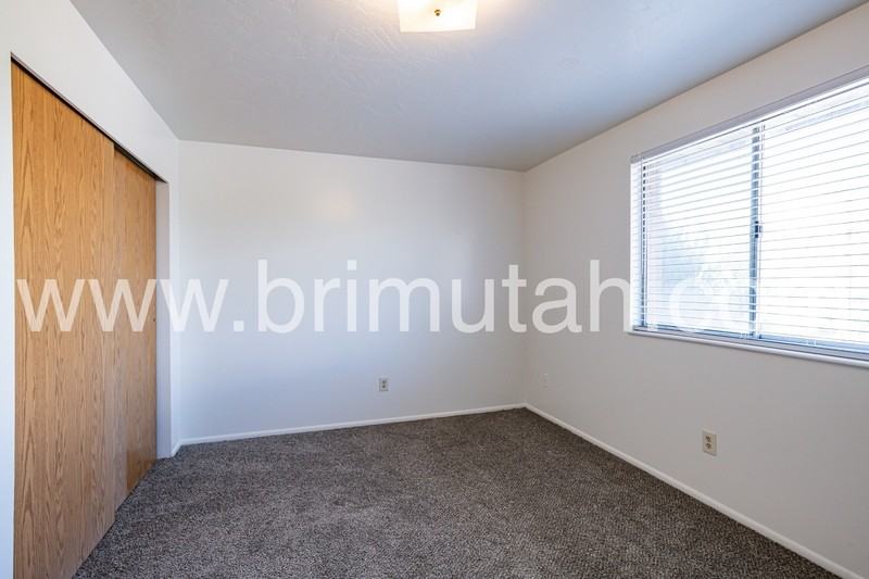 4727 Southeast - Photo 5 of 6