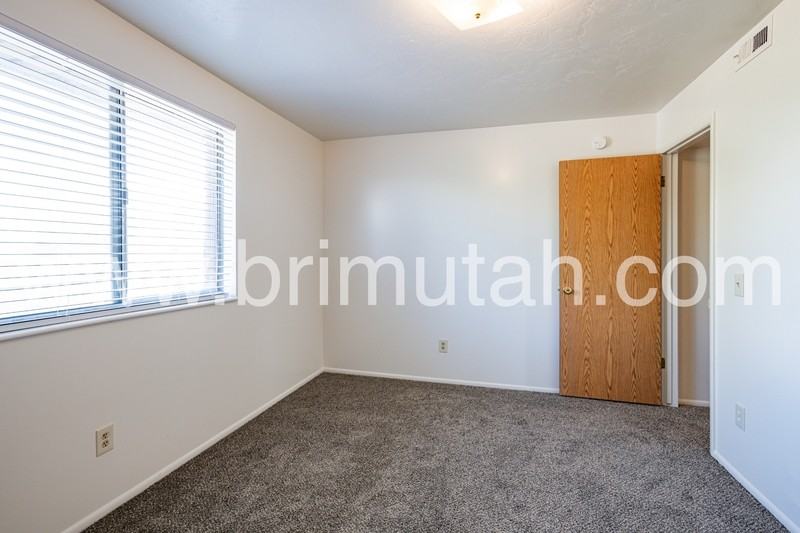 4727 Southeast - Photo 6 of 6