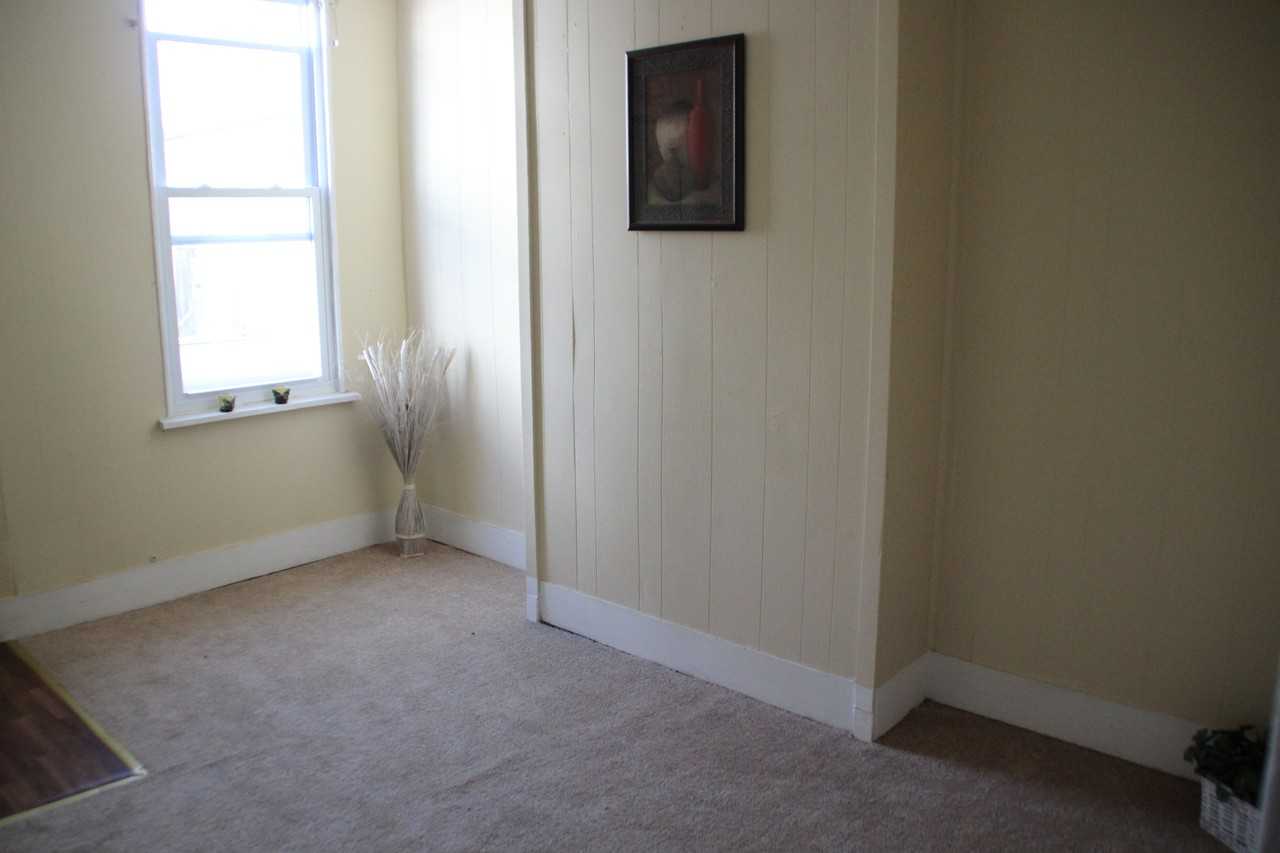 435 Freeman St - Photo 4 of 13