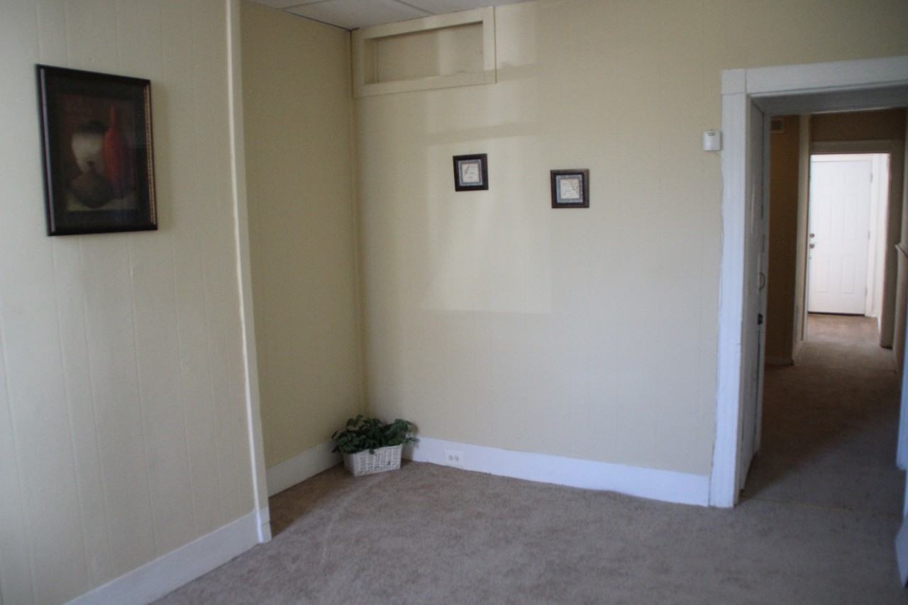 435 Freeman St - Photo 5 of 13