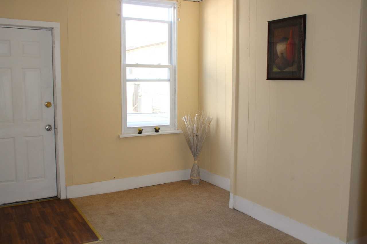 435 Freeman St - Photo 6 of 13