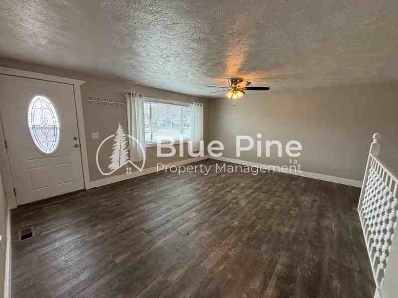 1134 Boise Ave - Photo 2 of 27