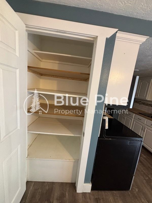 1134 Boise Ave - Photo 4 of 27