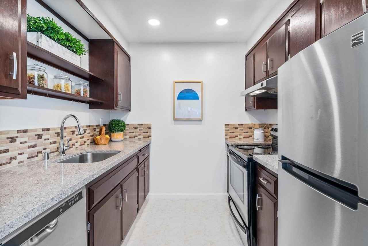 1915 Mount Vernon Ct #10 - Photo 6 of 12