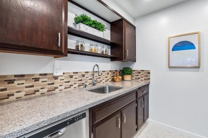 1915 Mount Vernon Ct #10 - Photo 7 of 12