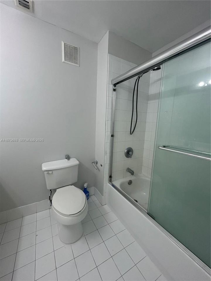 4752 Northwest 59th Street - Photo 2 of 18