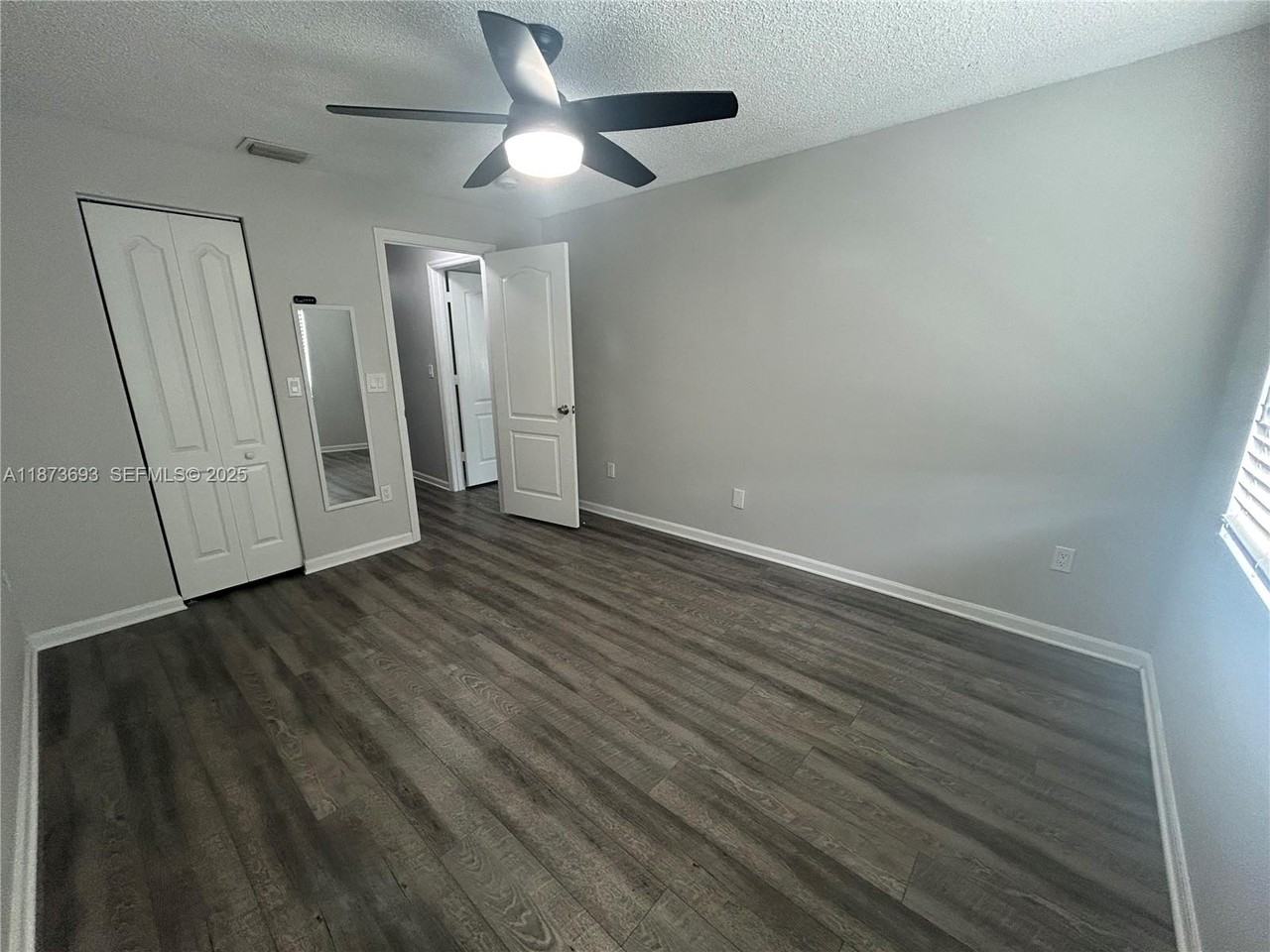 4752 Northwest 59th Street - Photo 4 of 18