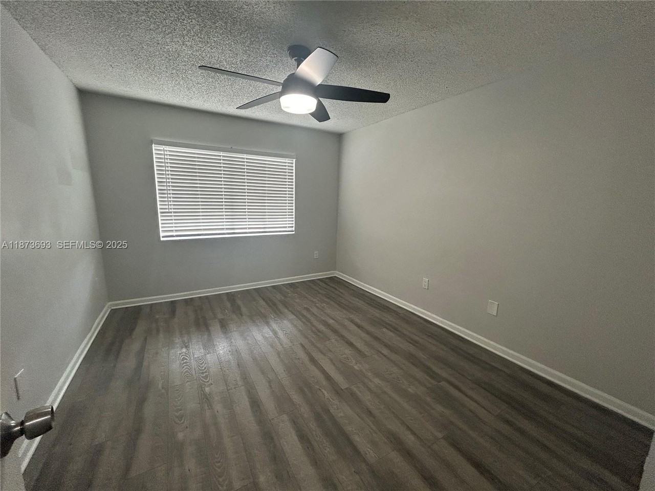 4752 Northwest 59th Street - Photo 5 of 18