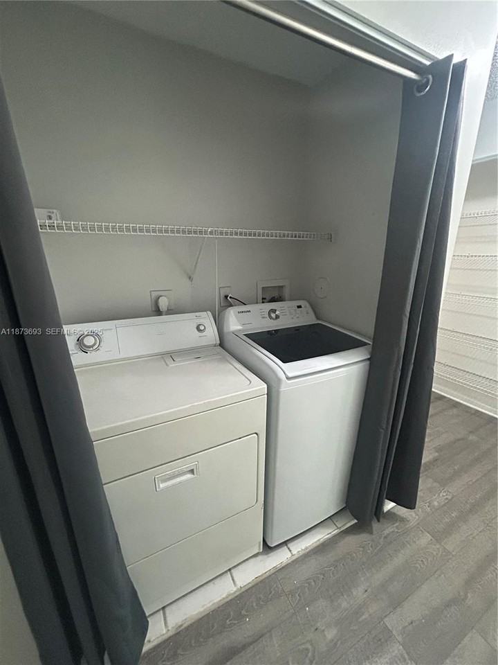 4752 Northwest 59th Street - Photo 6 of 18