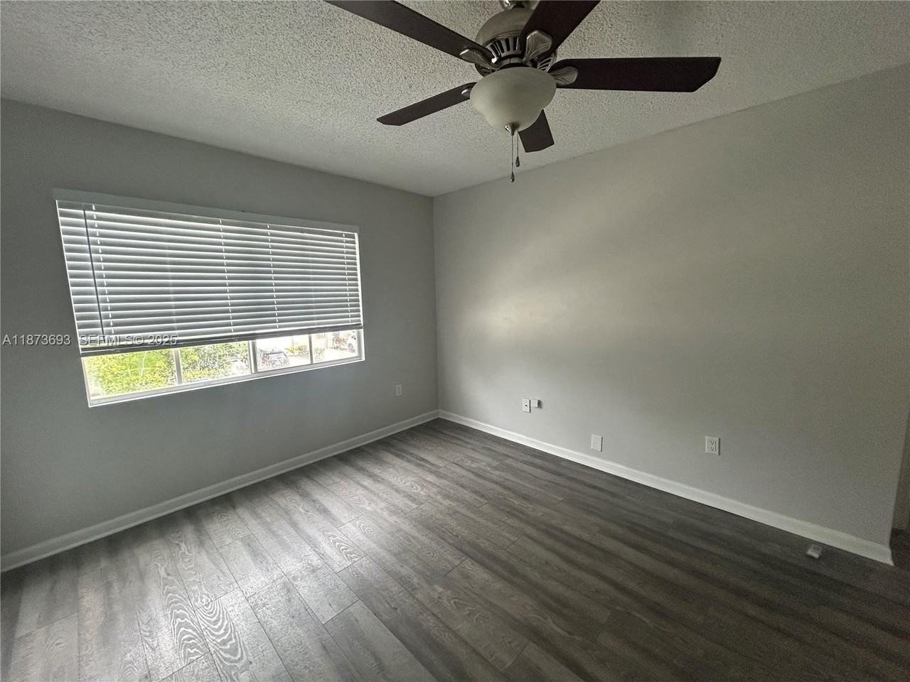 4752 Northwest 59th Street - Photo 7 of 18