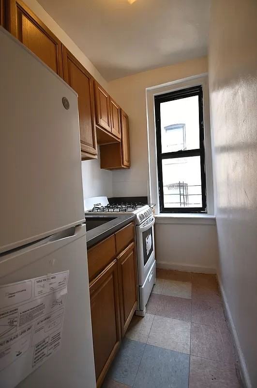 3321 Bruckner Blvd #BM2 - Photo 3 of 4