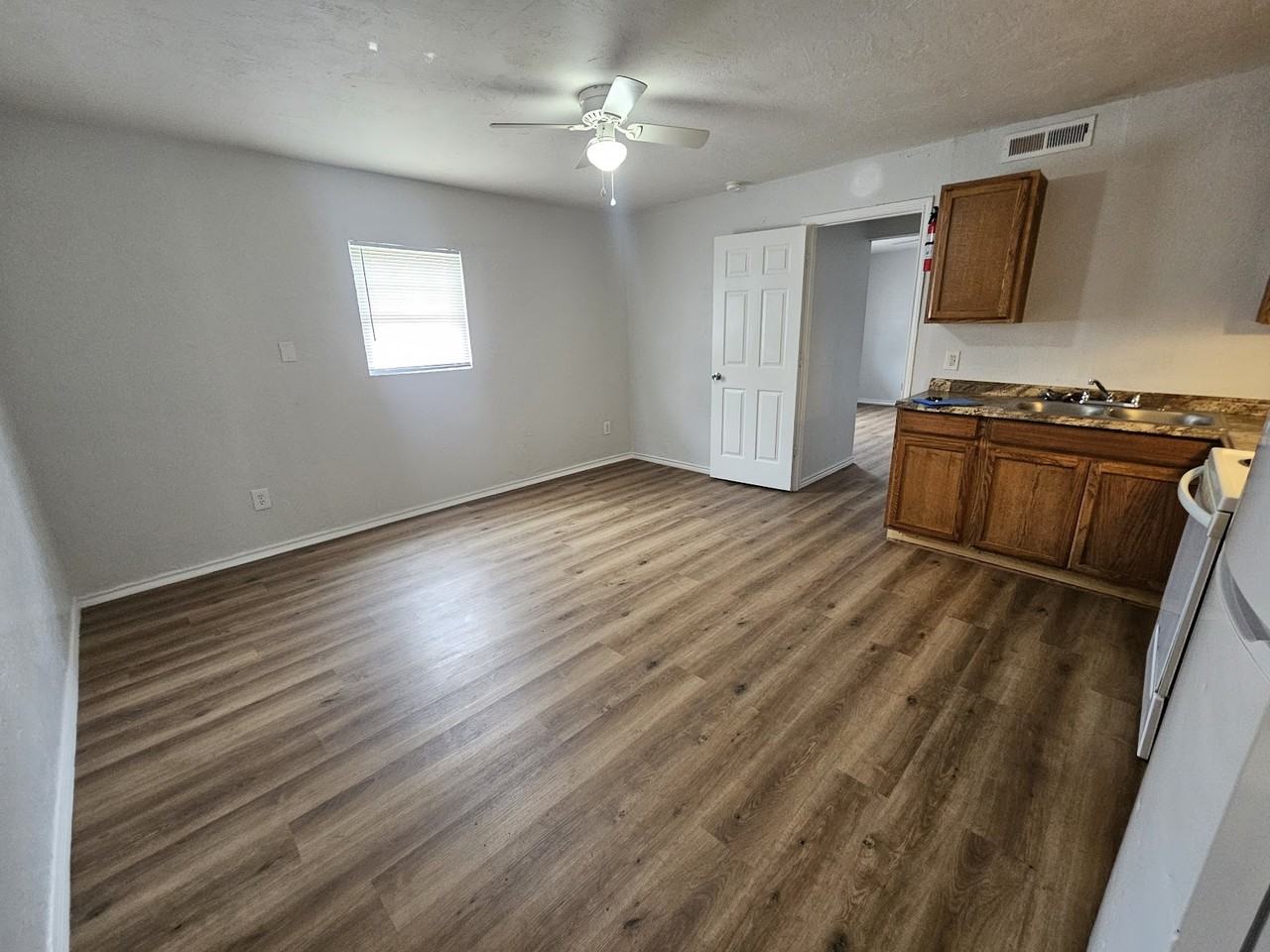 1120 1122N Tela Dr. - Photo 2 of 8