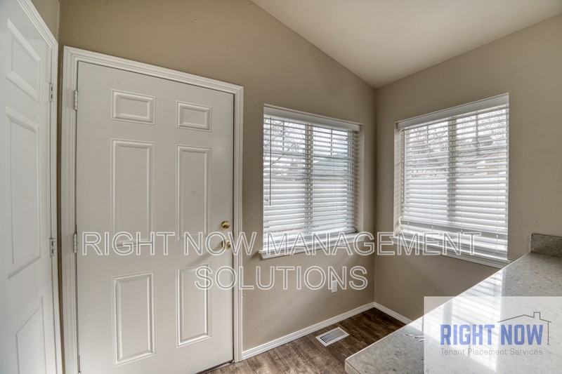 2318 S Shoshone St - Photo 2 of 16