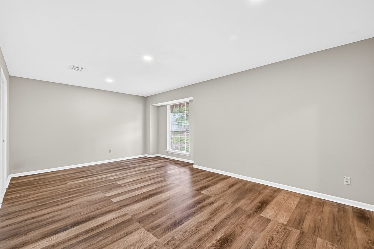 403 Mistywood Dr - Photo 5 of 32