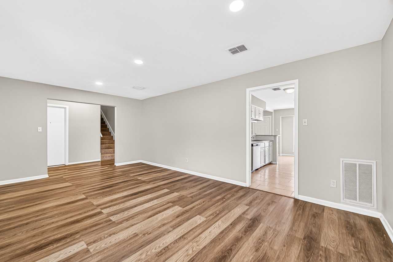 403 Mistywood Dr - Photo 6 of 32