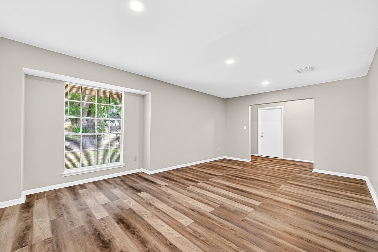 403 Mistywood Dr - Photo 7 of 32