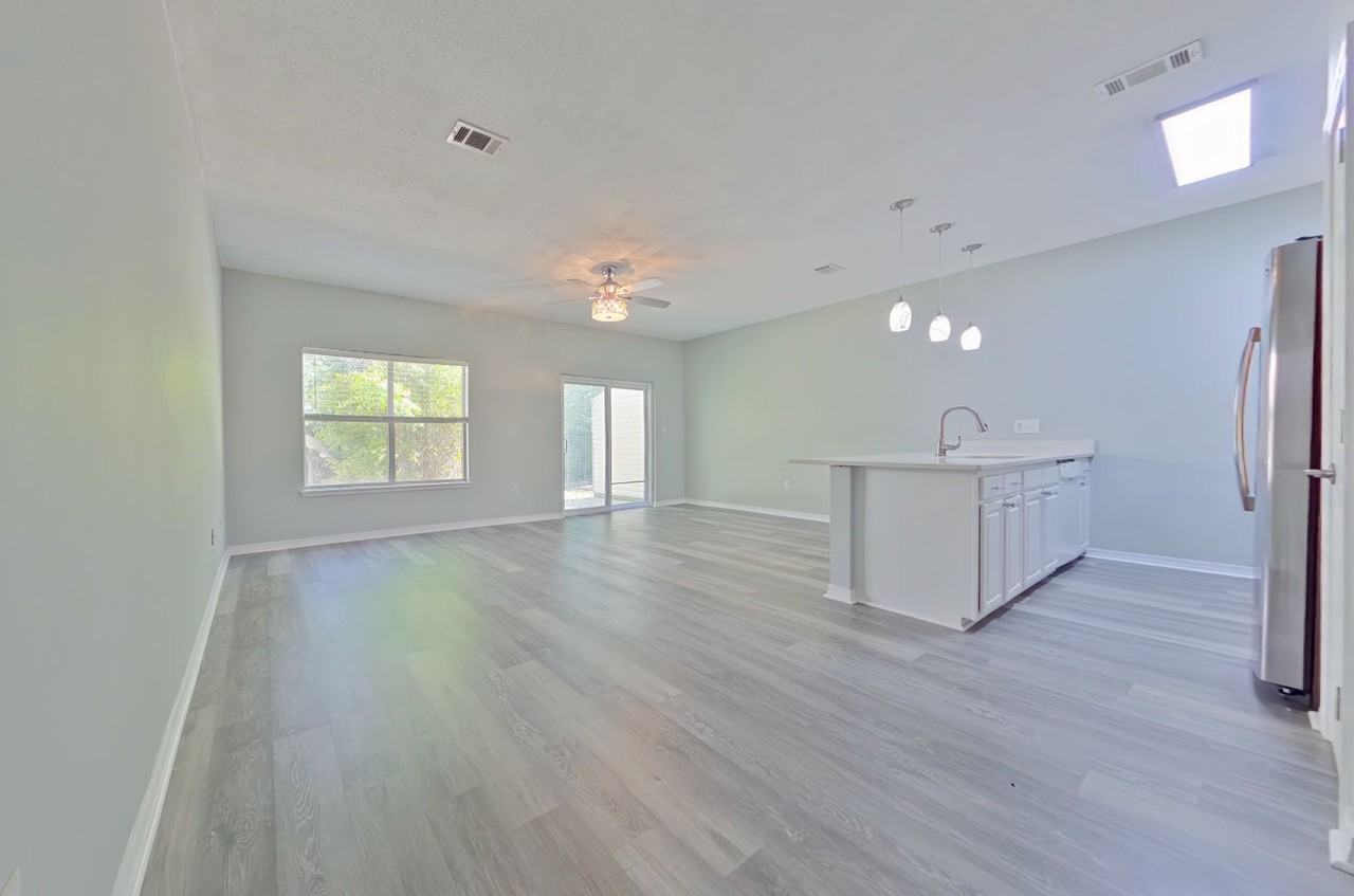 941 Harrelson St - Photo 3 of 16