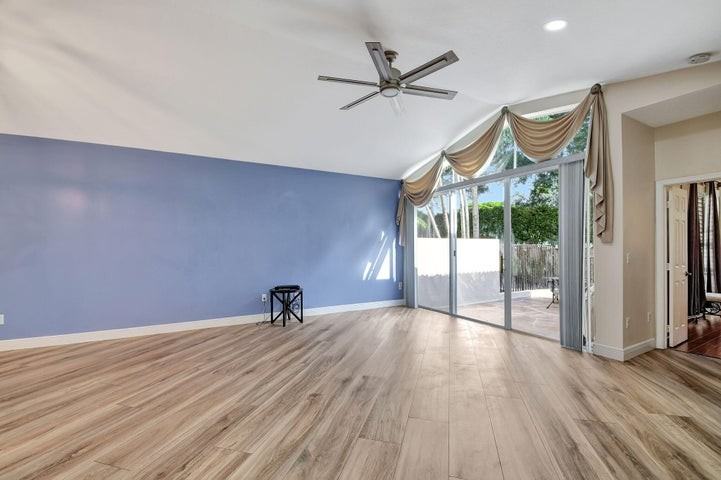 6172 Oak Bluff Way - Photo 3 of 6