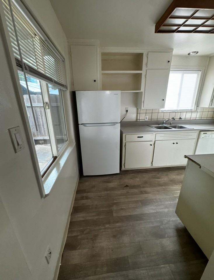 1848 La Jolla Dr - Photo 6 of 18