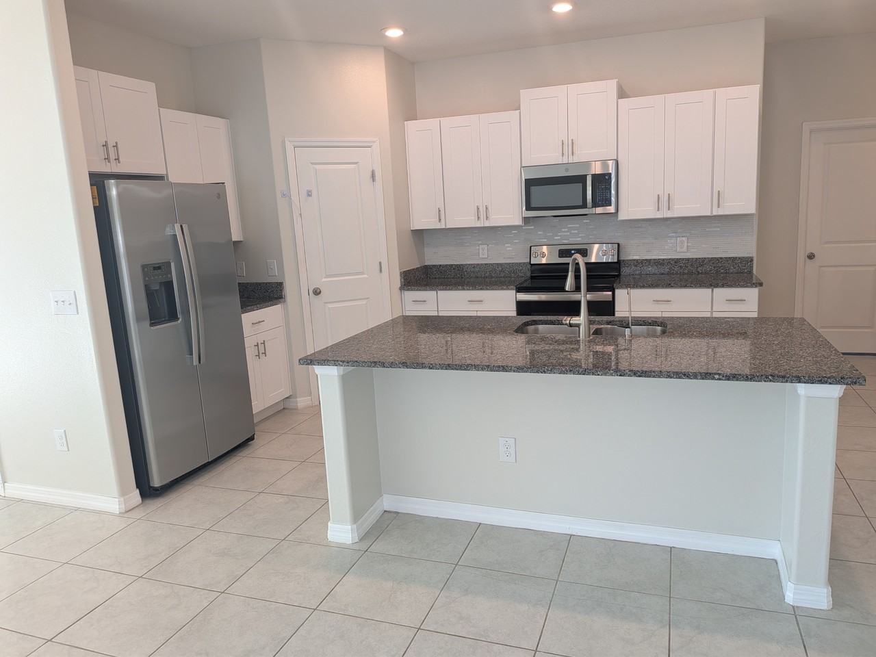 446 Argyll Dr - Photo 4 of 26