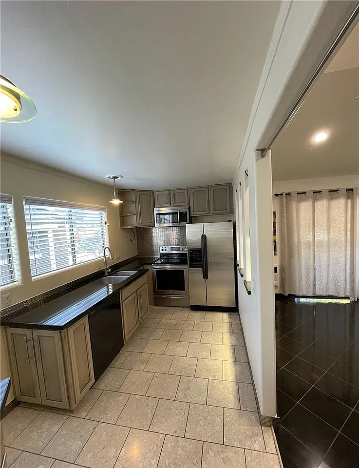 214 Springview - Photo 4 of 10