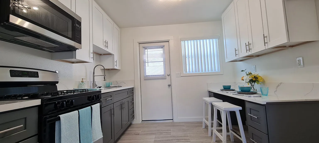 1473 W Almond Ave - Photo 3 of 12