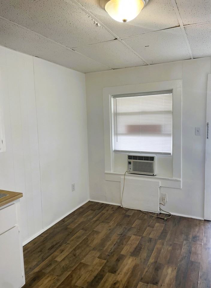 203 5th St #6 - Photo 3 of 4