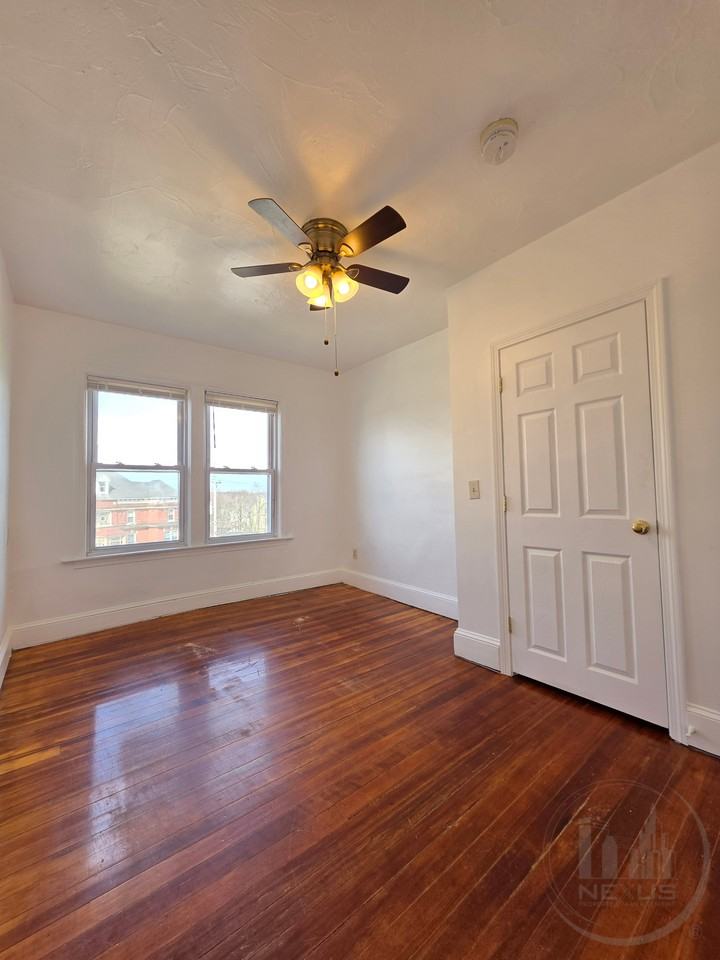 68 Park Ave - Photo 6 of 11