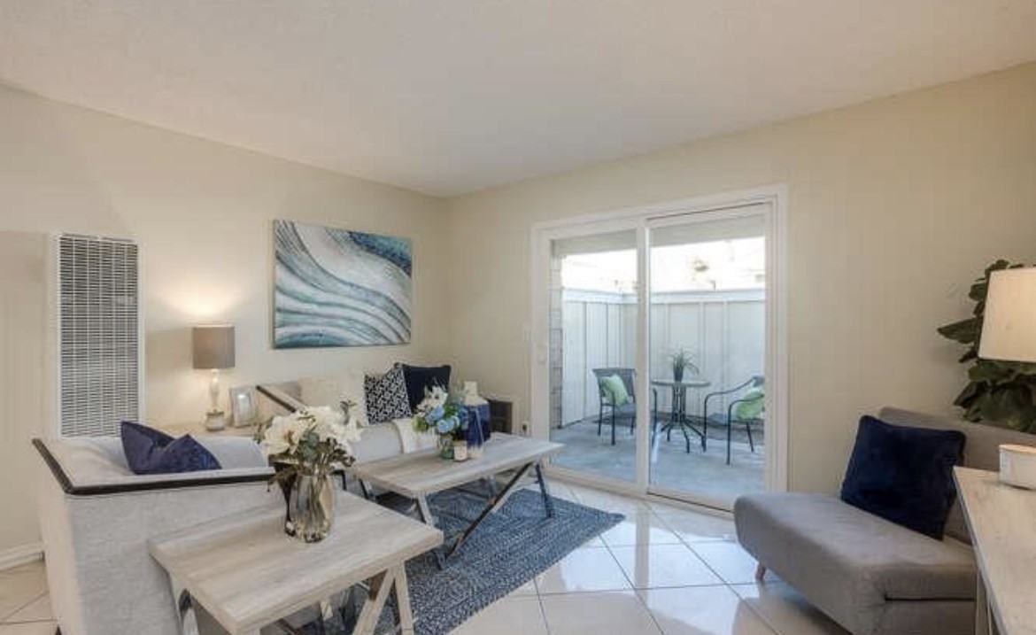 2462 Balme Dr - Photo 2 of 12