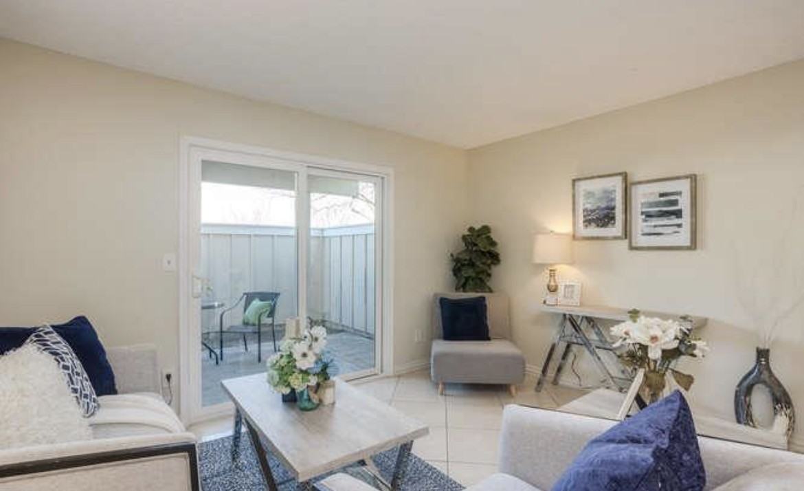 2462 Balme Dr - Photo 4 of 12