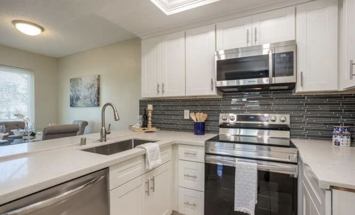 2462 Balme Dr - Photo 5 of 12