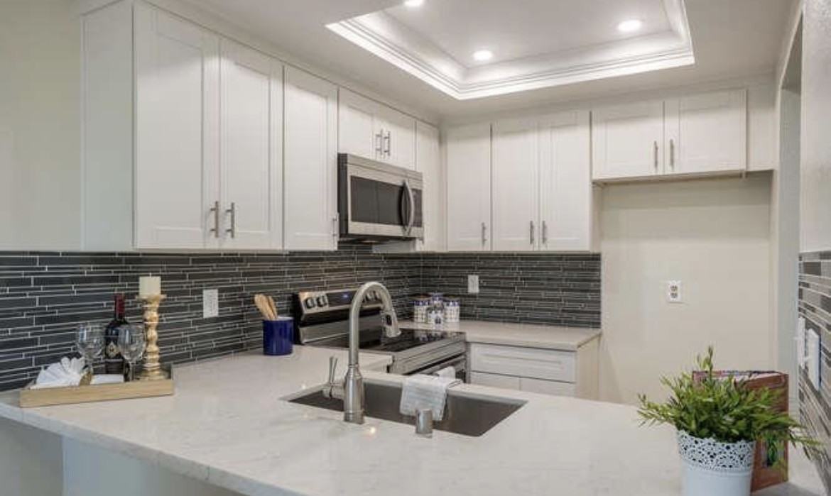 2462 Balme Dr - Photo 6 of 12