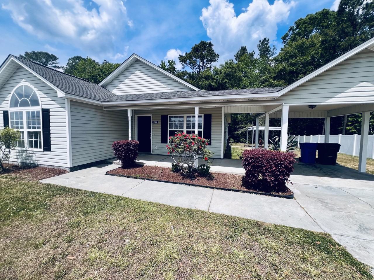 2744 Woodcreek Ln - Photo 2 of 22