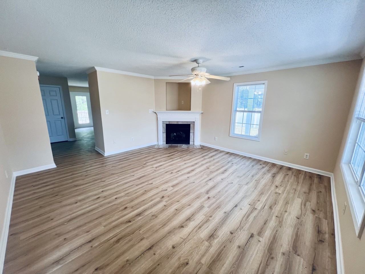 2744 Woodcreek Ln - Photo 3 of 22