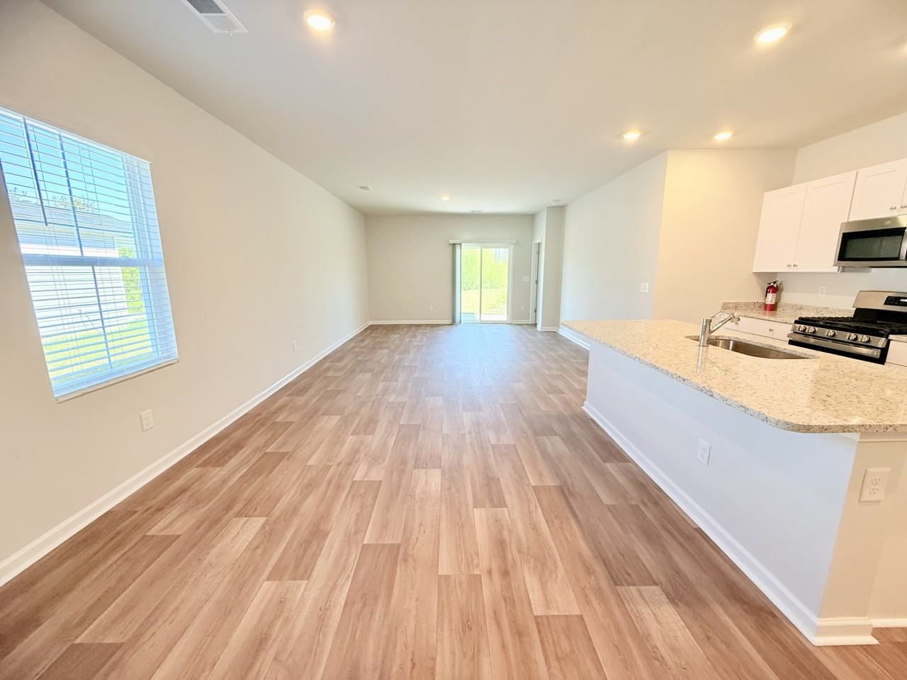 1100 Tibetan St - Photo 4 of 49