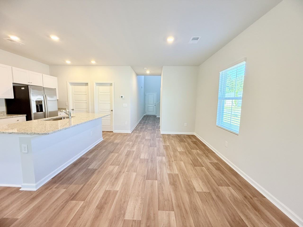 1100 Tibetan St - Photo 5 of 49