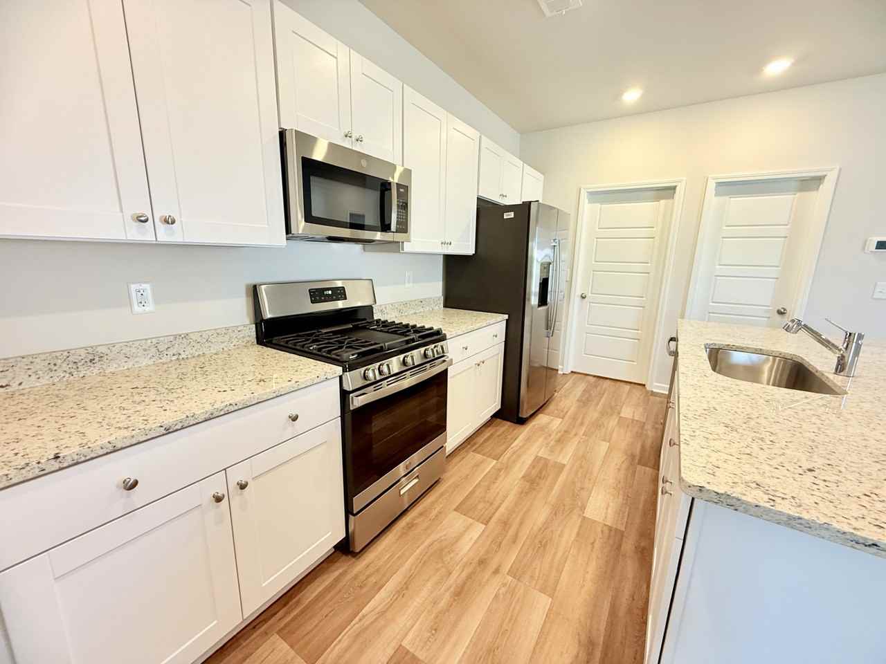 1100 Tibetan St - Photo 7 of 49