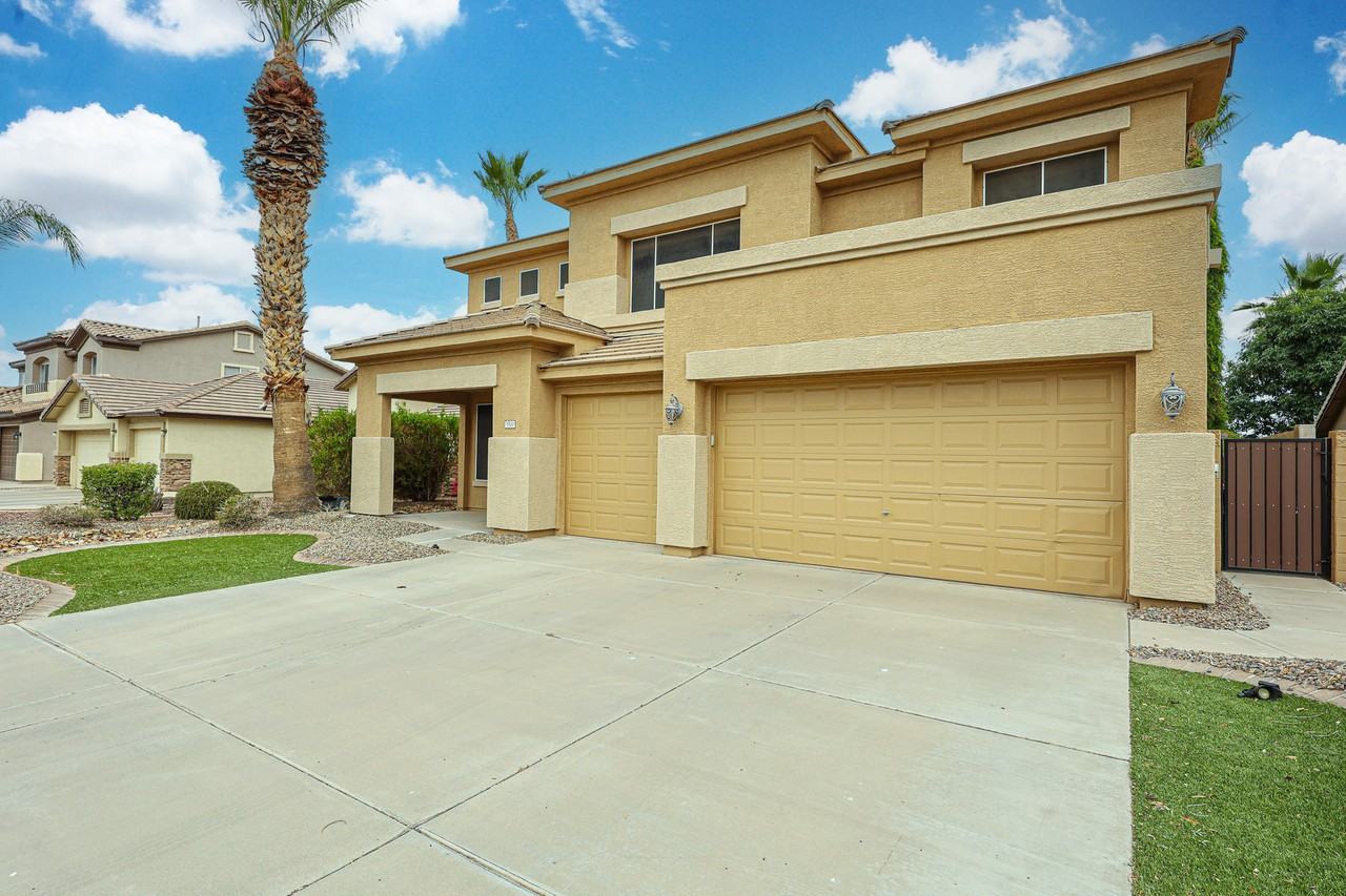 3920 E Remington Dr - Photo 3 of 50