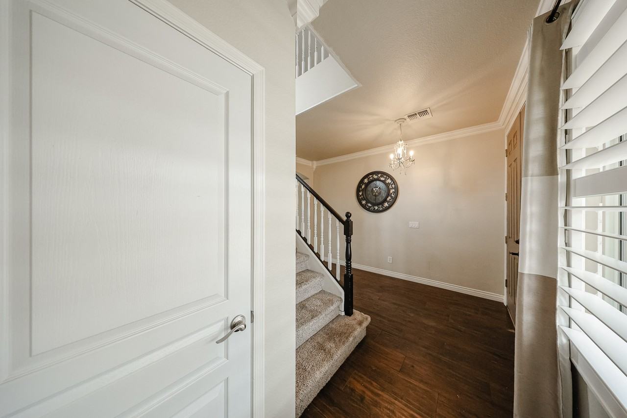 3920 E Remington Dr - Photo 7 of 50