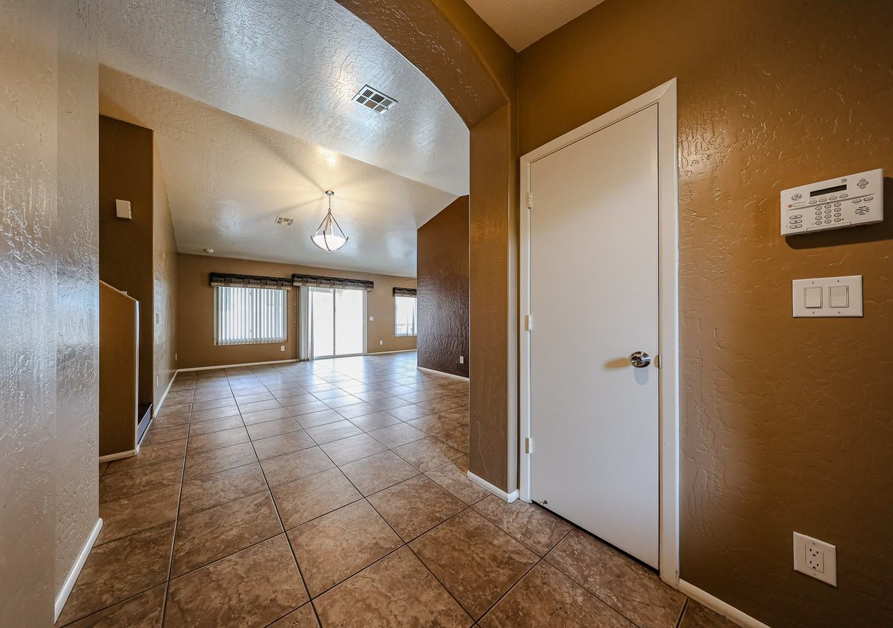 3160 W Frankfurt Dr - Photo 4 of 45