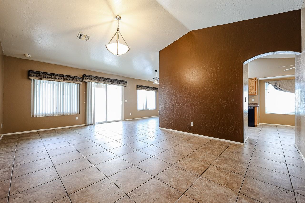 3160 W Frankfurt Dr - Photo 5 of 45