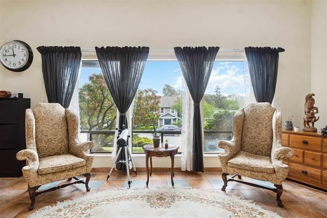 5694 Greenland Dr - Photo 5 of 32