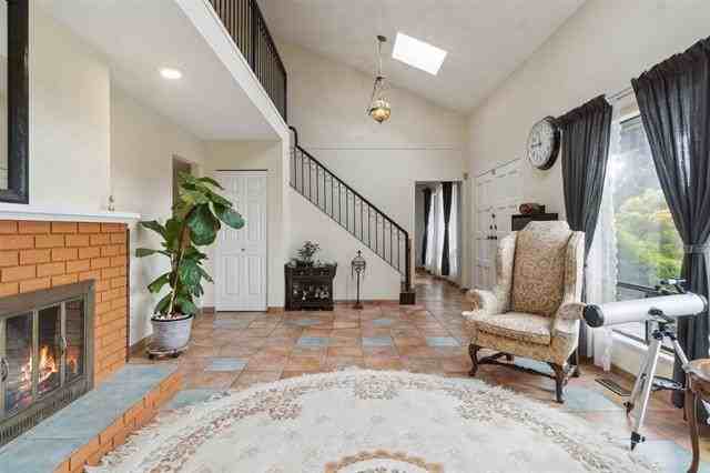 5694 Greenland Dr - Photo 6 of 32