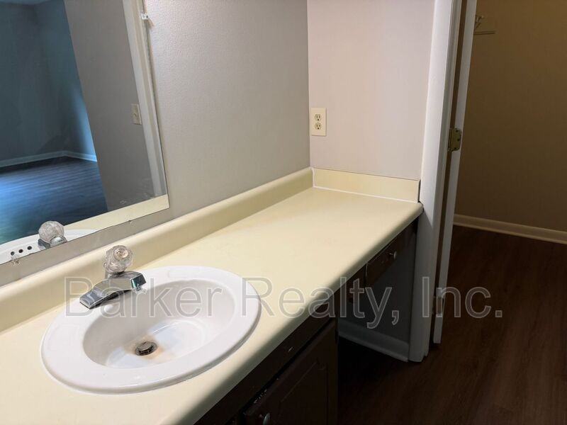 205 E Ransom St #3D - Photo 6 of 9