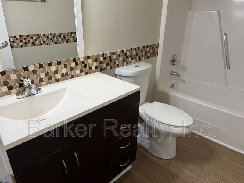 205 E Ransom St #1B - Photo 5 of 8