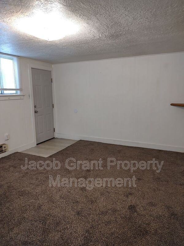 618 S 4th Ave #4 - Photo 2 of 9