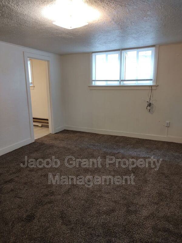 618 S 4th Ave #4 - Photo 3 of 9