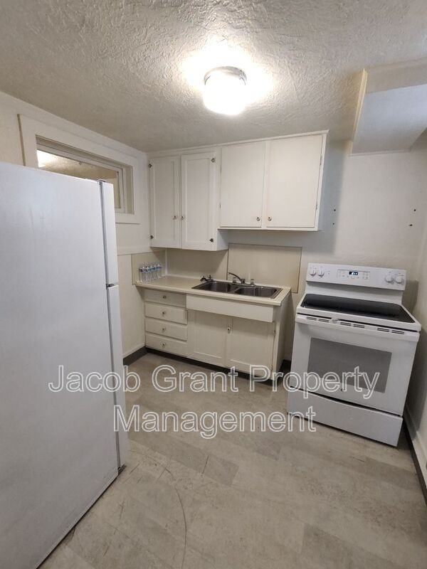 618 S 4th Ave #4 - Photo 4 of 9