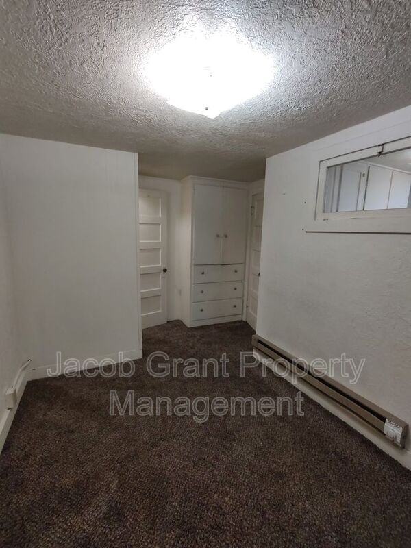 618 S 4th Ave #4 - Photo 7 of 9